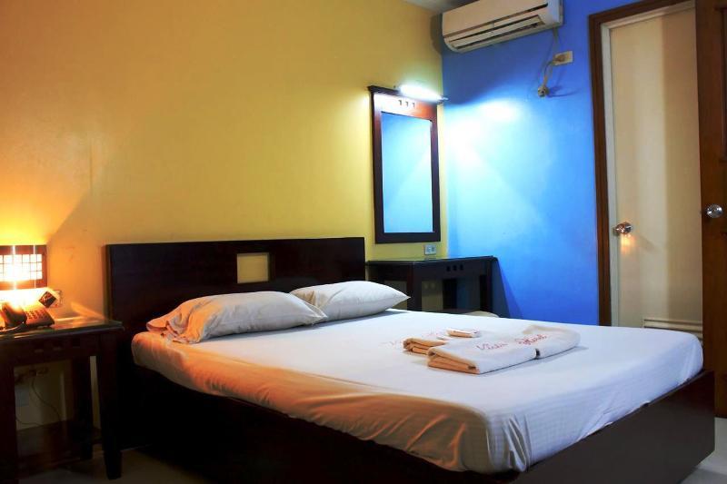 Vista Hotel Recto Manila Exterior photo