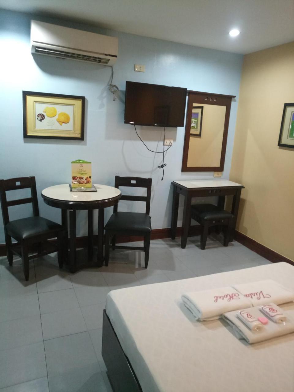 Vista Hotel Recto Manila Exterior photo